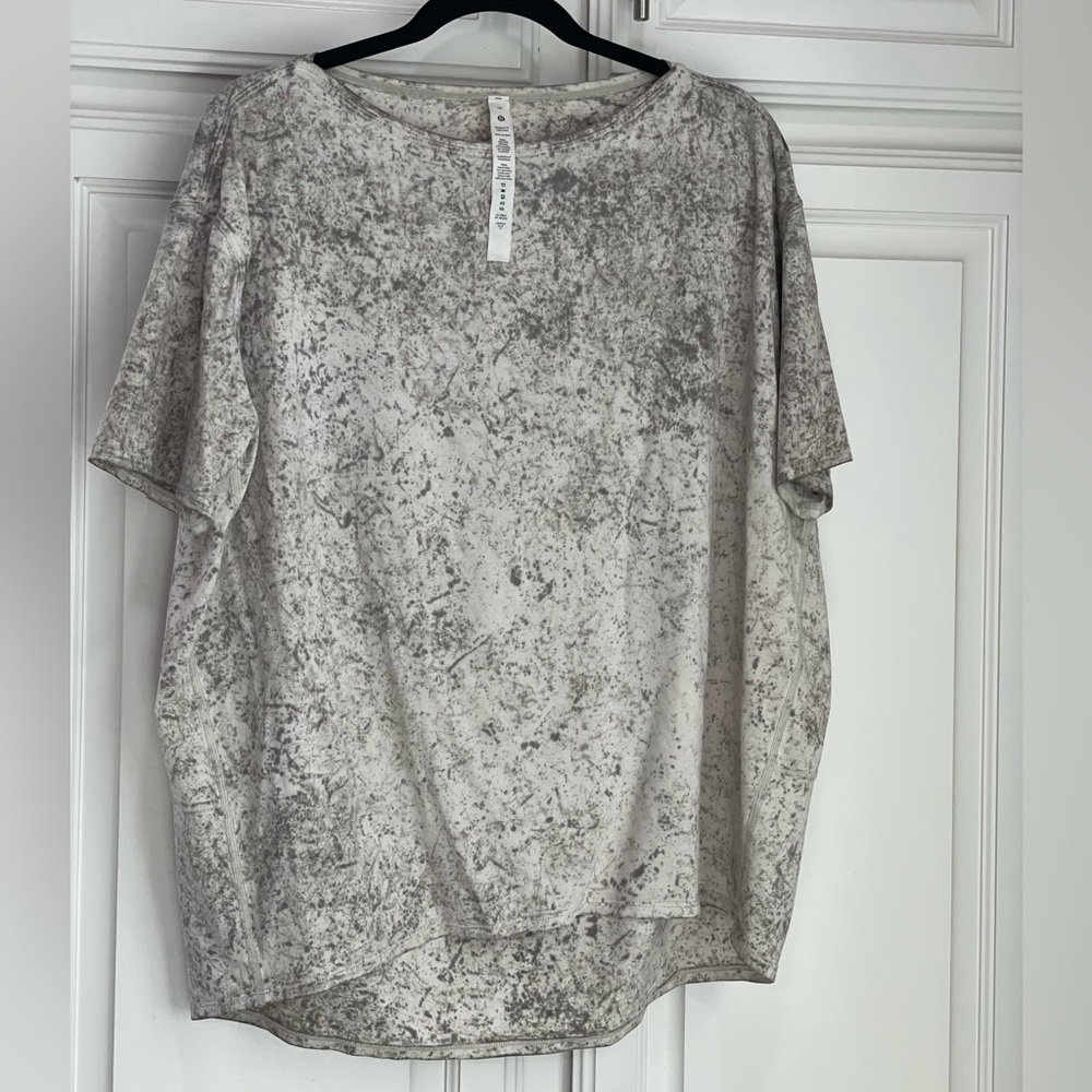 Lululemon T-shirt, women’s Sz 10.
